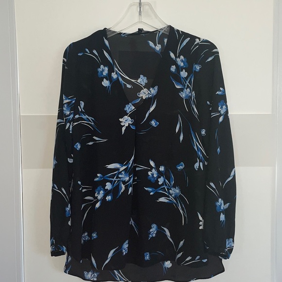 White House Black Market Tops - NWOT White House Black Market Black and Blue Floral Long Sleeve Blouse Size XS